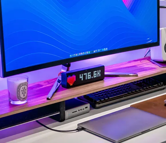 Make your desk setup smart and stylish | LaMetric TIME